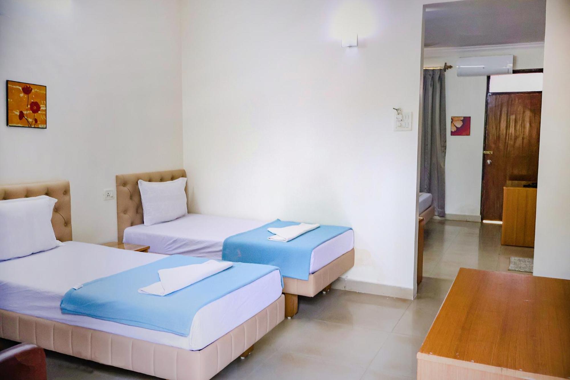 Fabescape Orient Royal Hotel Calangute Exterior photo